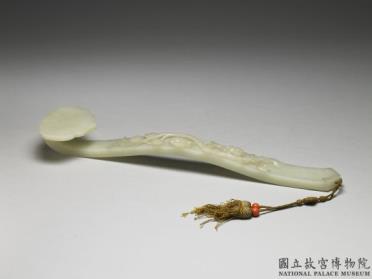 图片[2]-Jade spirit-fungus ruyi scepter inscribed with imperial poetry and carved floral decor, Qing dynasty, Qianlong reign (1736-1795)-China Archive